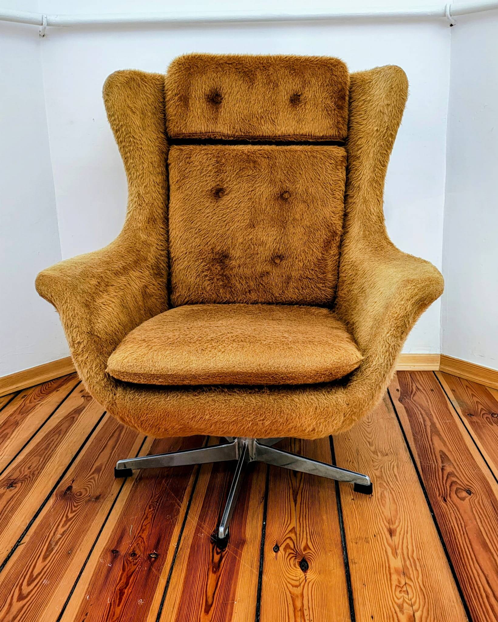 Ushak Swivel Chair by Up Zavody Rousinov from Up Závody, Czechoslovakia, 19