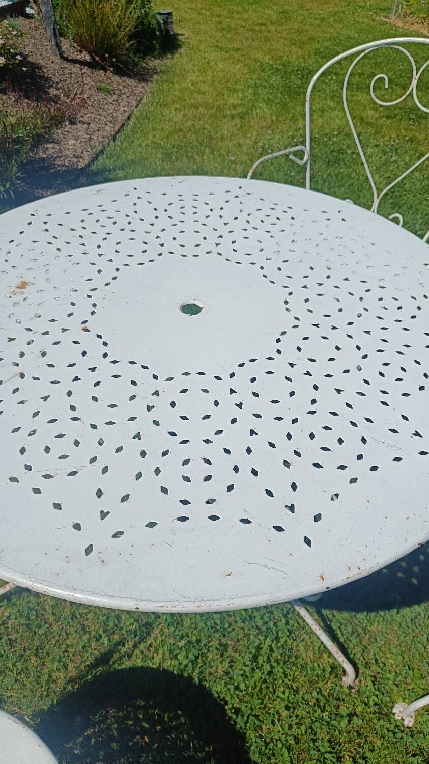 White wrought iron garden furniture