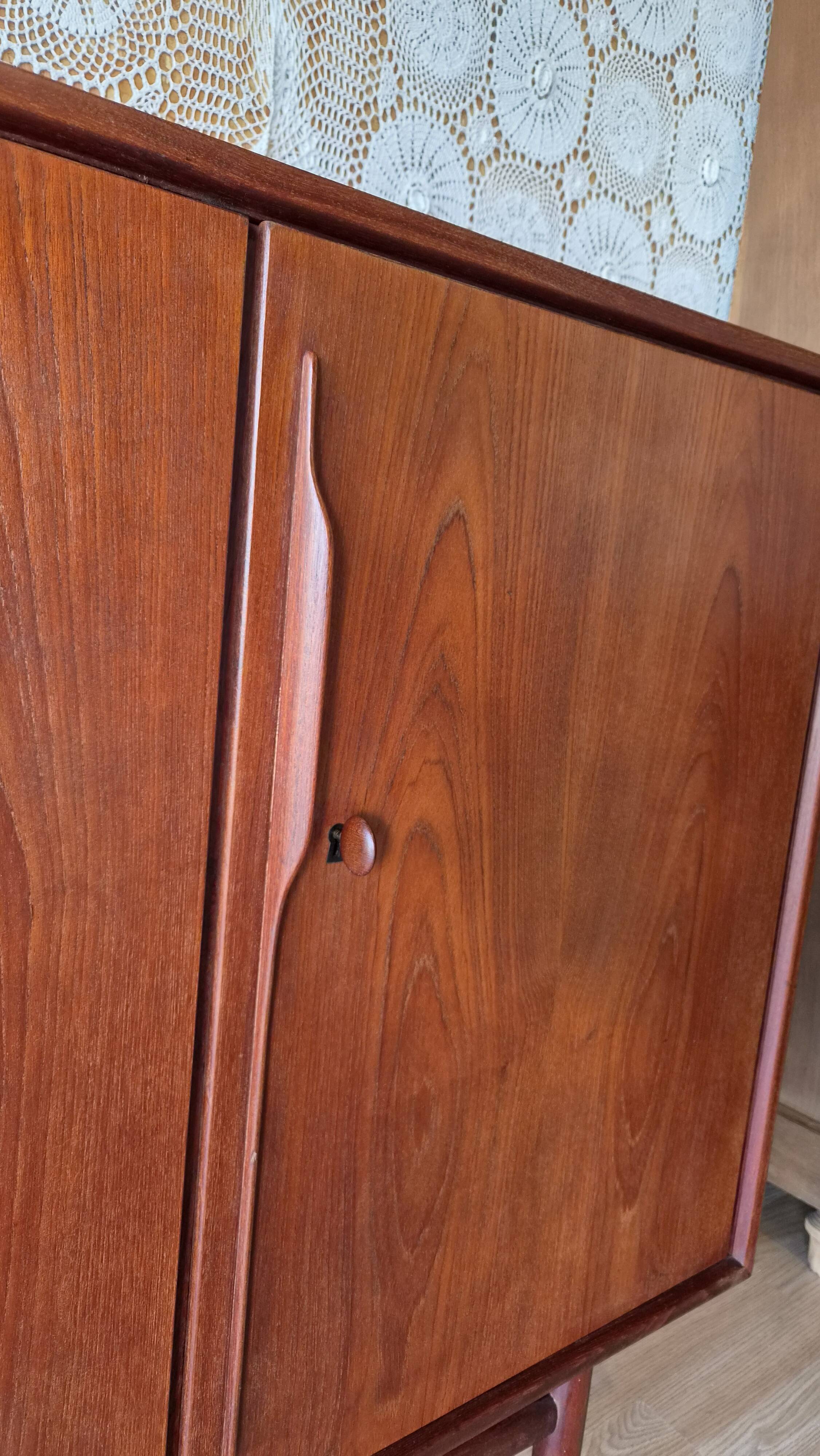 Scandinavian threading Swiss teak model 6002 dated 1961.