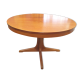 Table scandinave