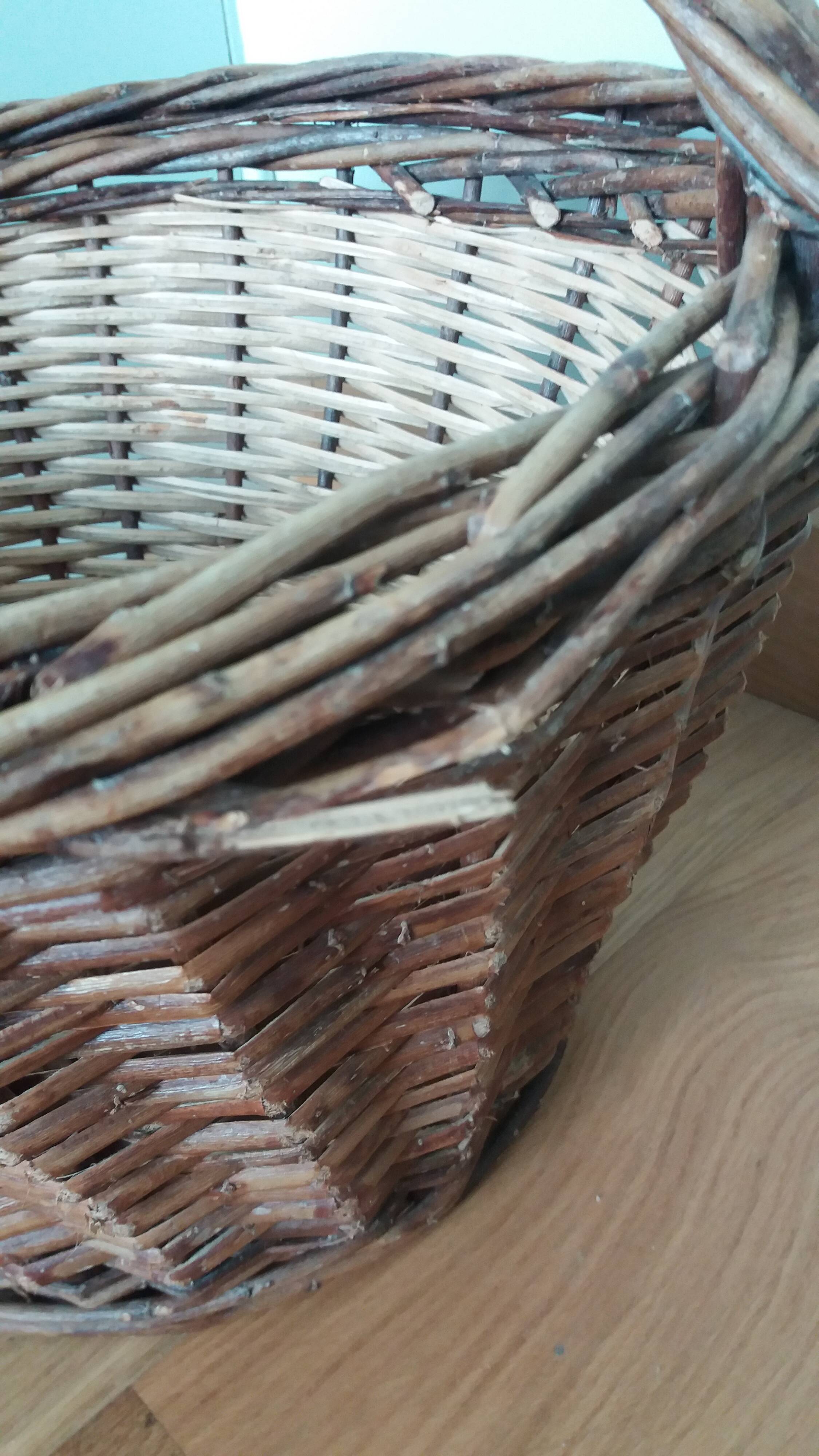 Woven wicker basket with handle