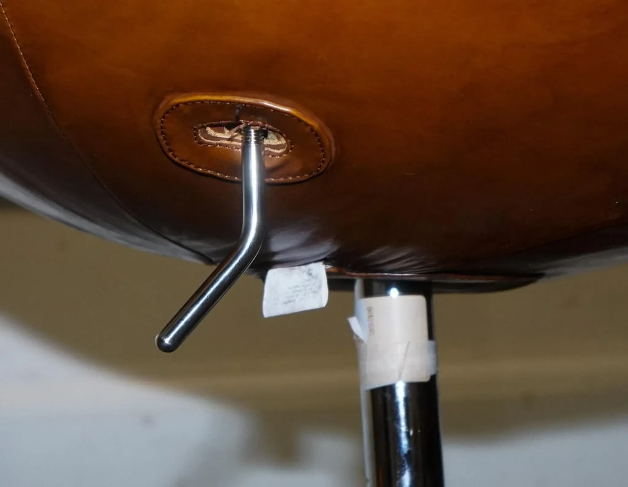 Chaise Egg Vintage Teintée à la Main en Brun Whisky