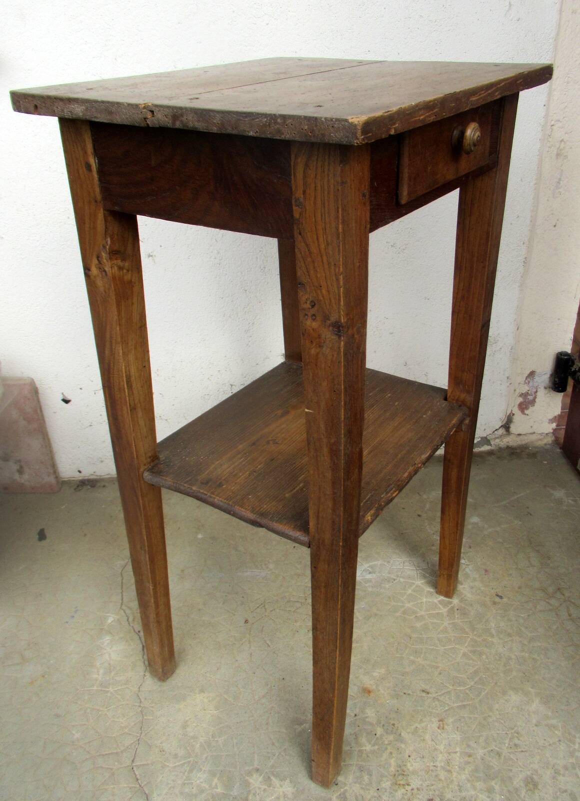 Toute petite table d'appoint