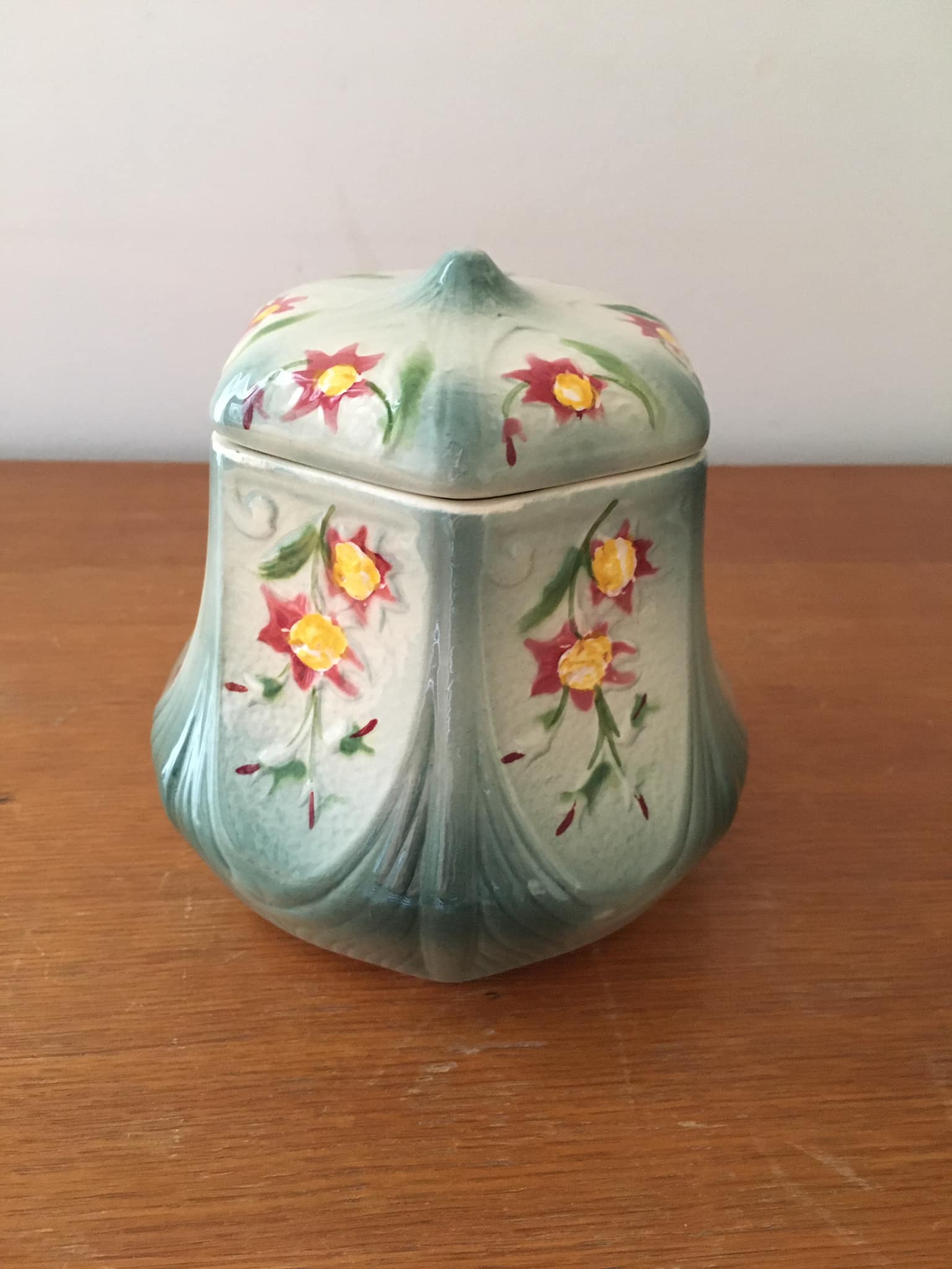 Sugar bowl in slip stamped Saint Clément and numbered 6461. Hand painted.