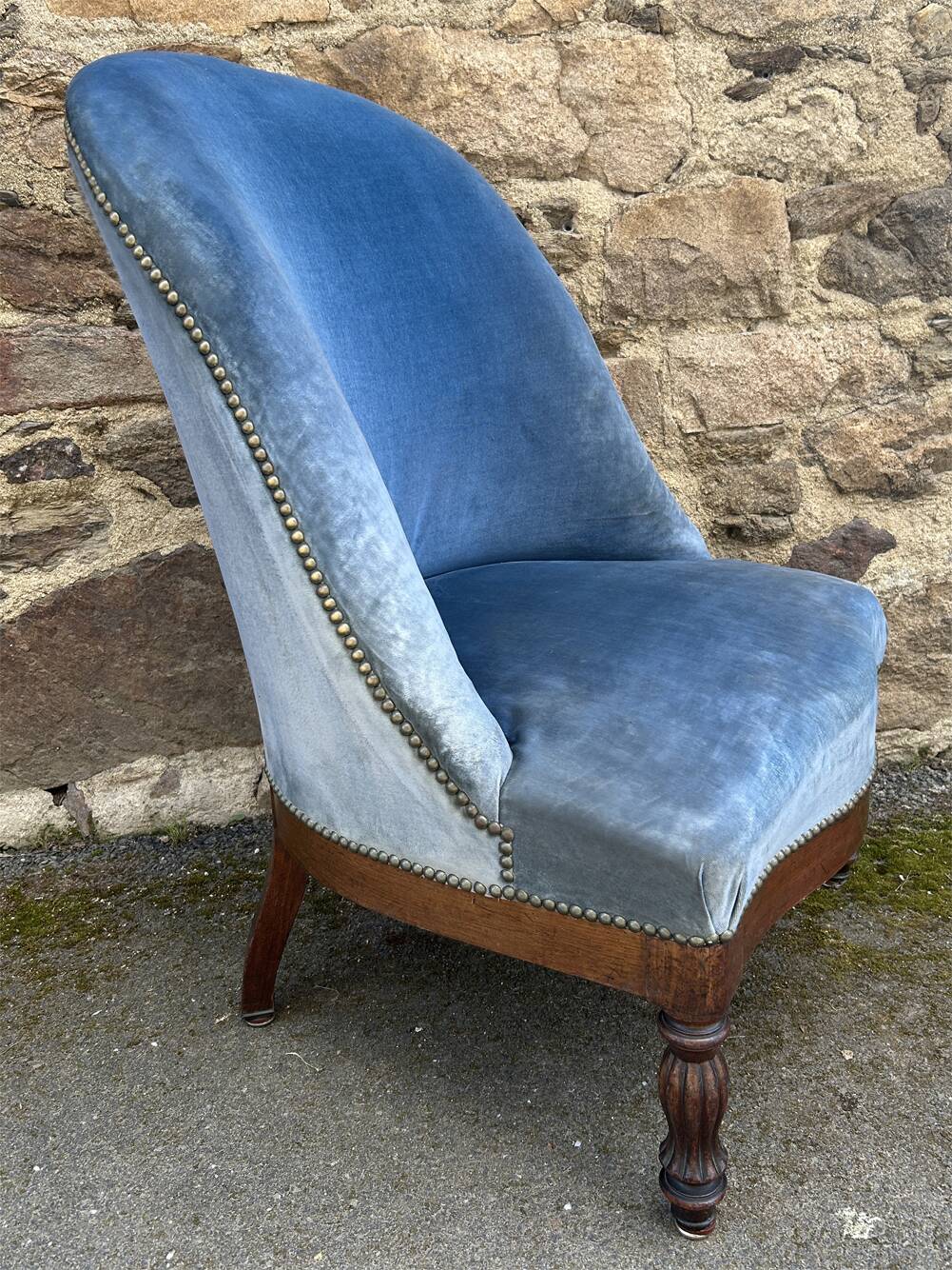 Fauteuil crapaud en velours bleu, années 50