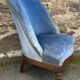 Fauteuil crapaud en velours bleu, années 50