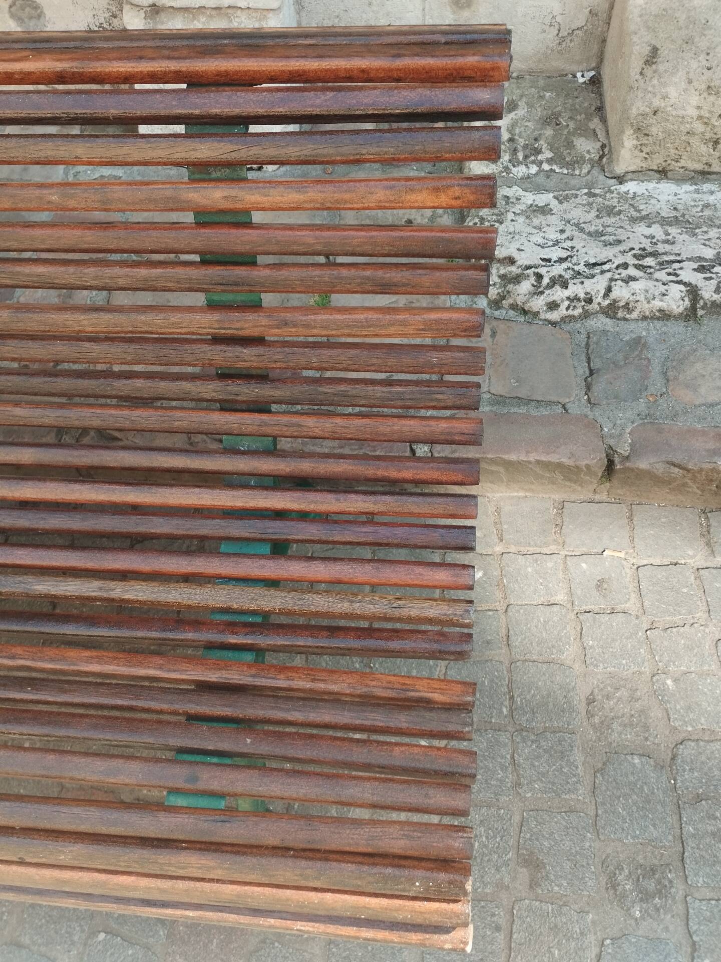 Banc de jardin ancien avec pieds en fonte