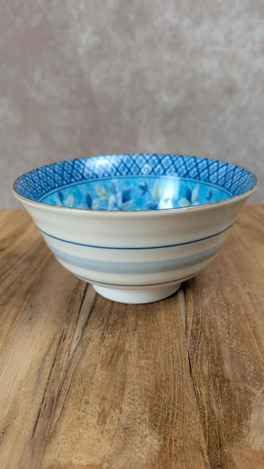 Small Asian bowl with blue floral decoration – Porcelain