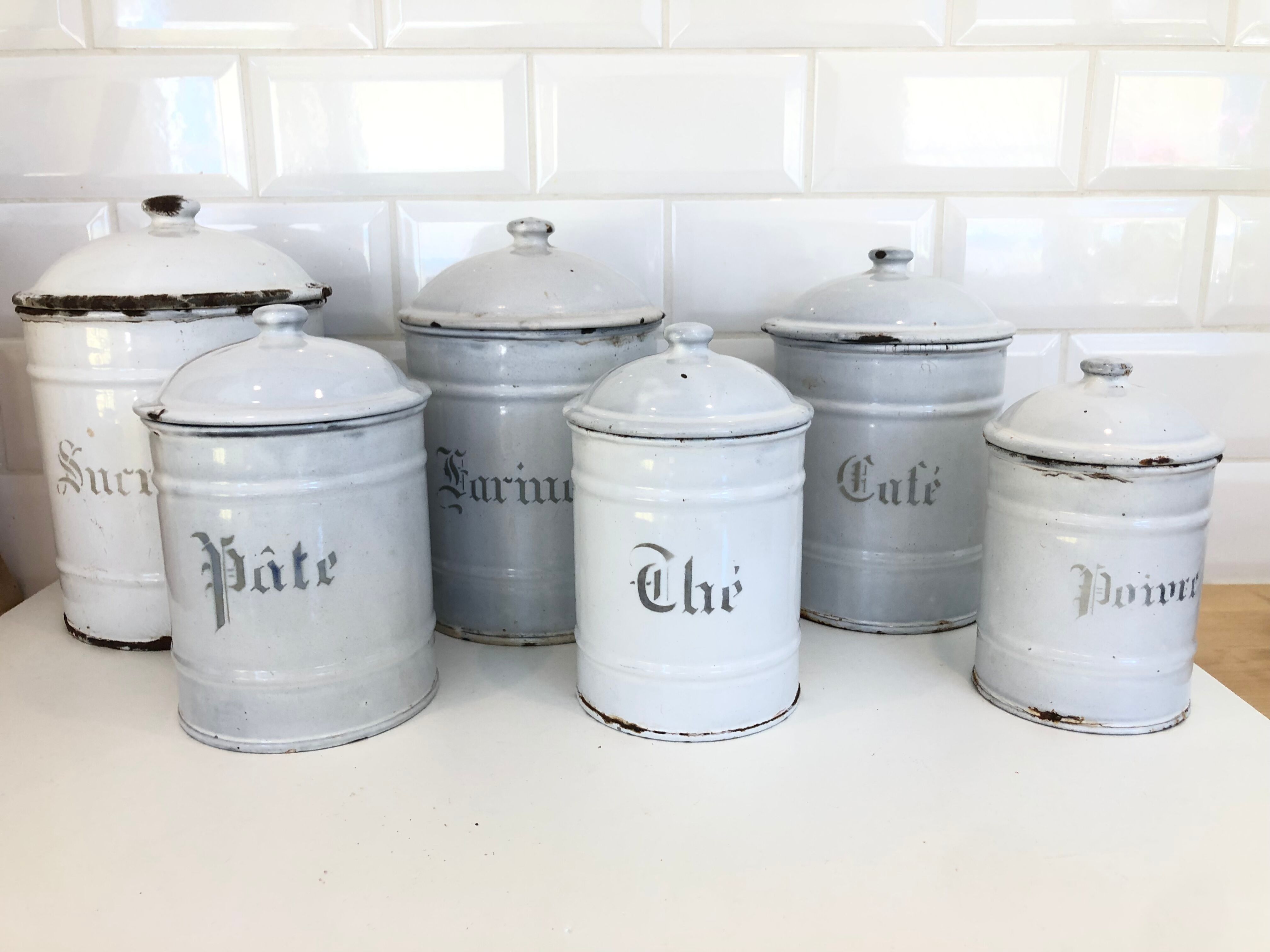 Enamelled iron kitchen pots