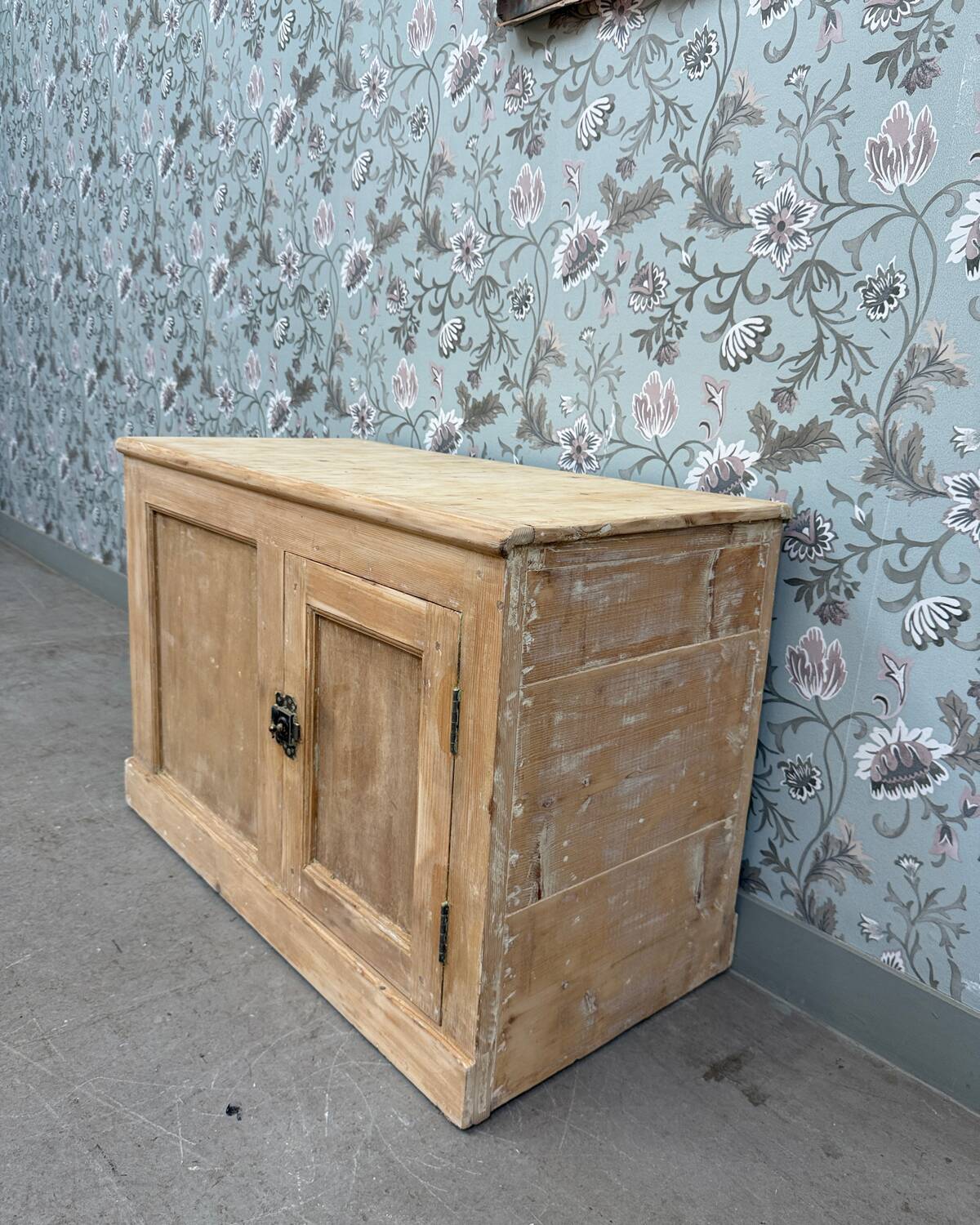 Buffet bas de campagne, rénové