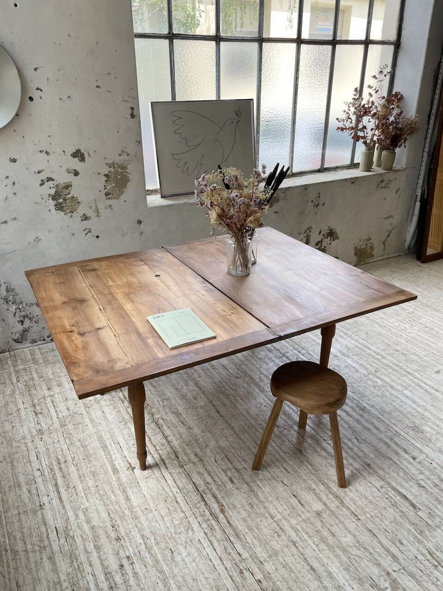 Table de ferme noyer plateau pivotable à allonges