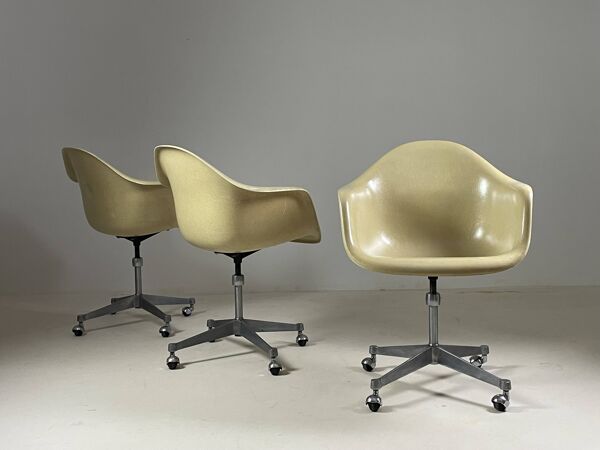 Fauteuil en fibre de verre par Charles Eames pour Herman Miller, 1960