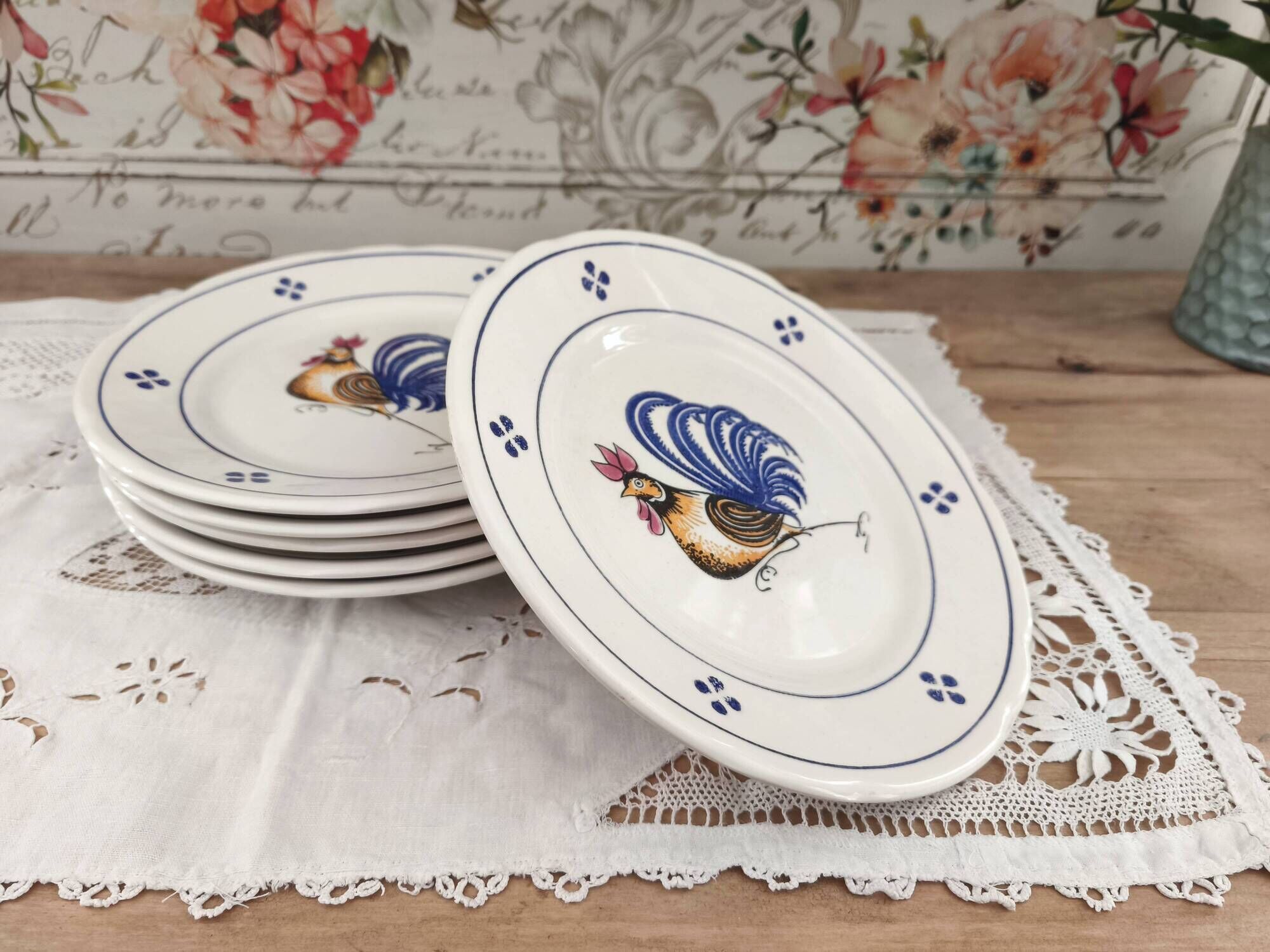 Set of 6 flat plates in earthenware with rooster design.