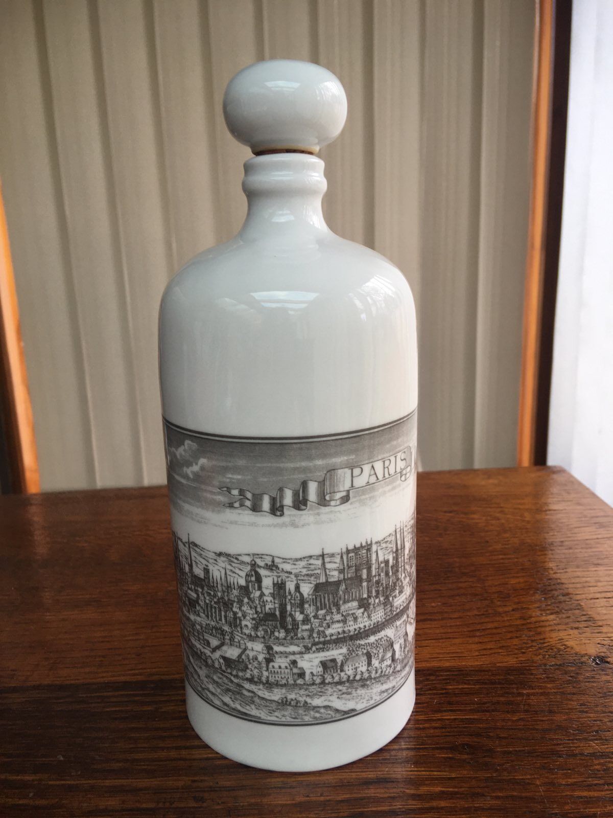 Porceleine decanter Altenkundstadt model Paris perfect condition