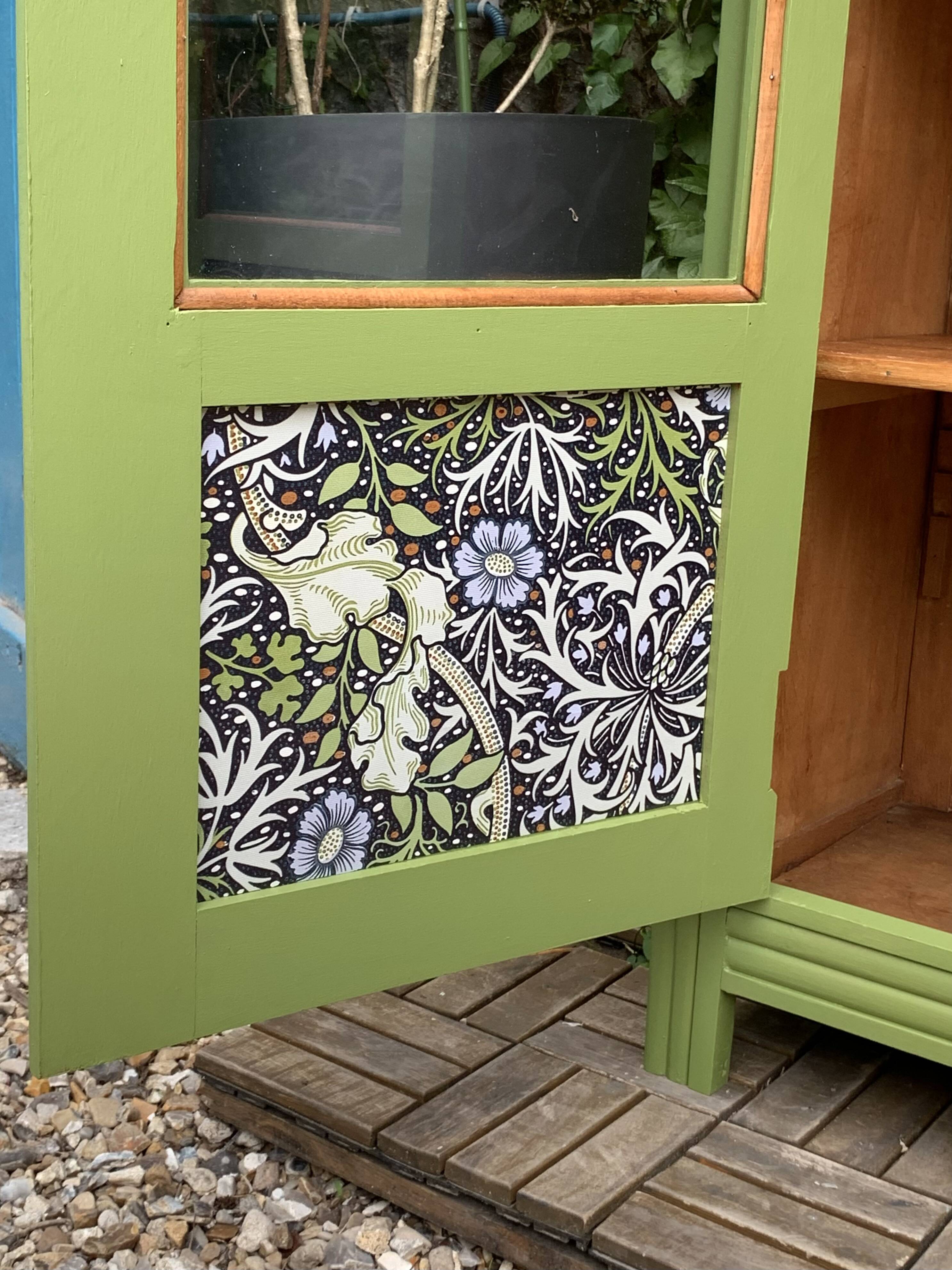 Armoire parisienne vitrée art déco 1930 kaki