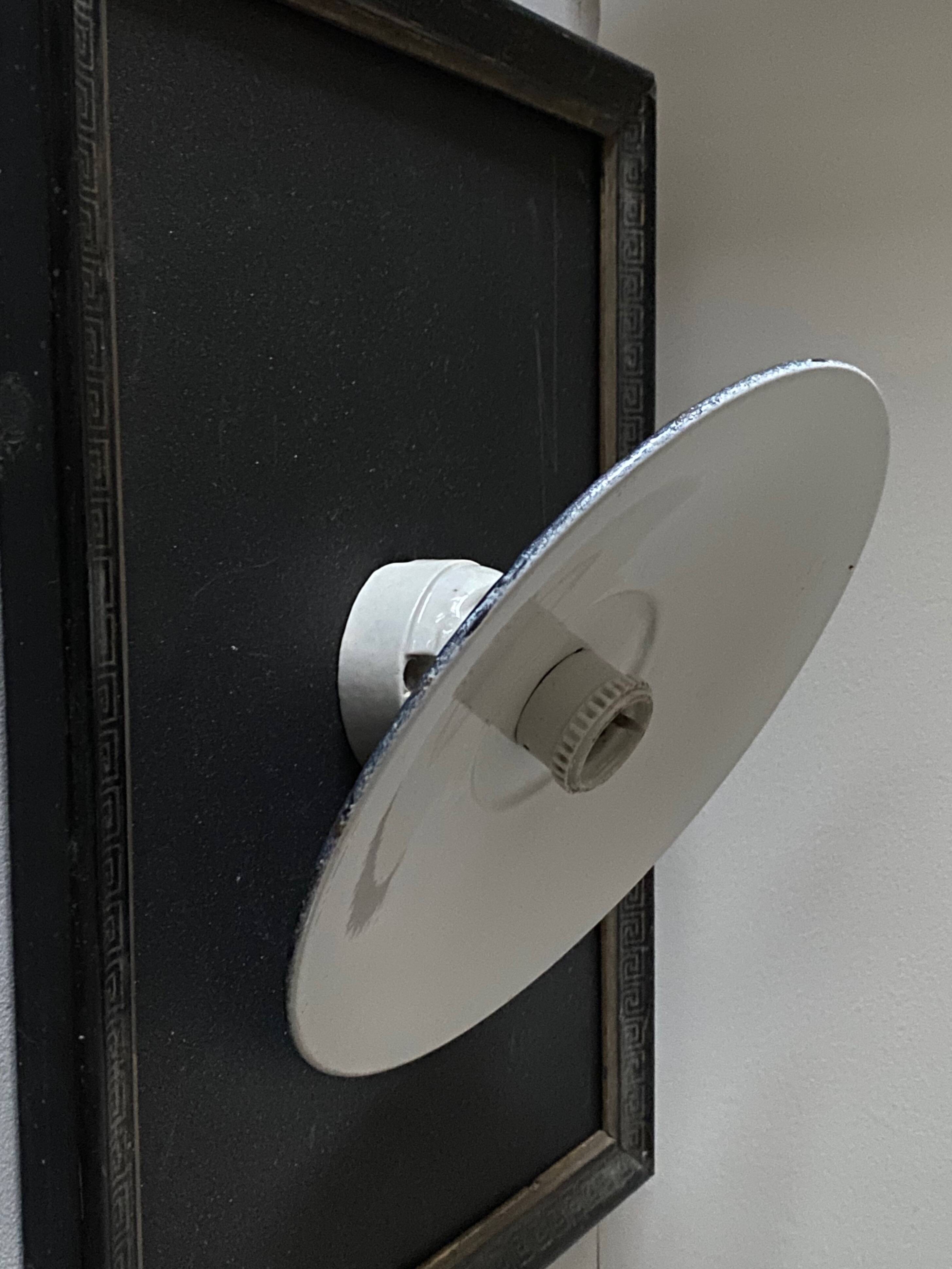 Industrial enameled sheet wall light