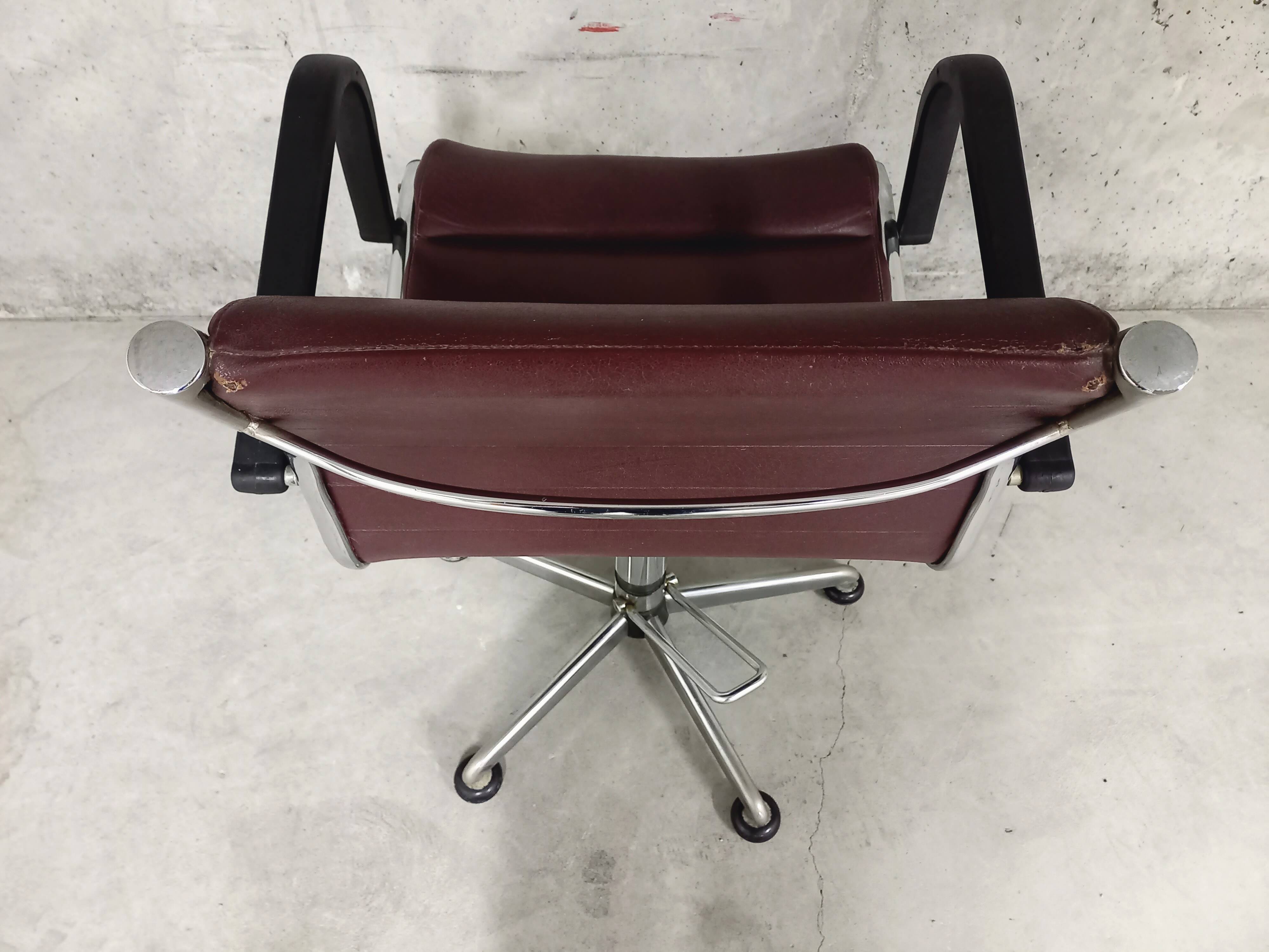 Swivel office chair in chrome-plated metal 70s