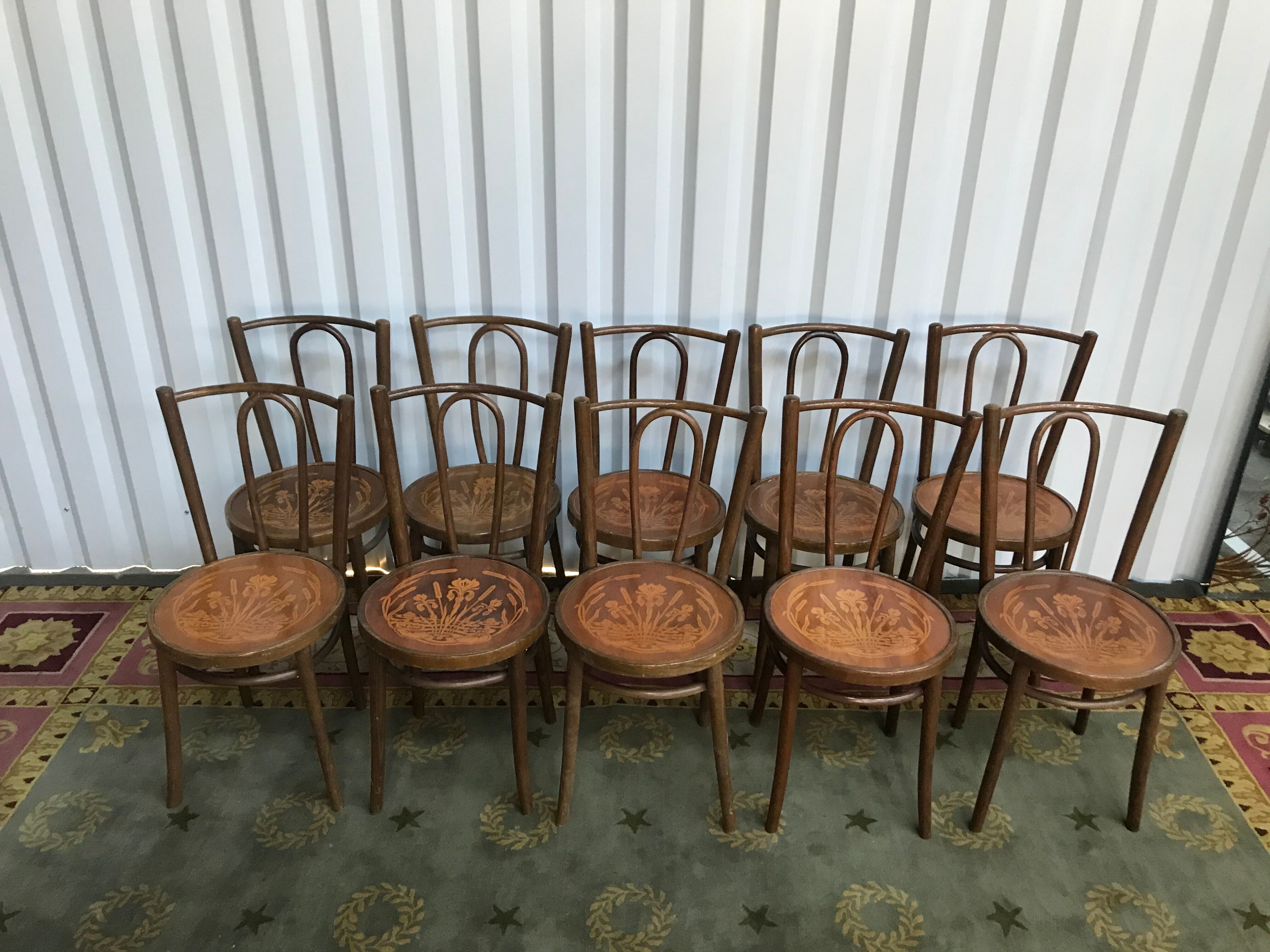Set de 10 chaises bistrot viennoises