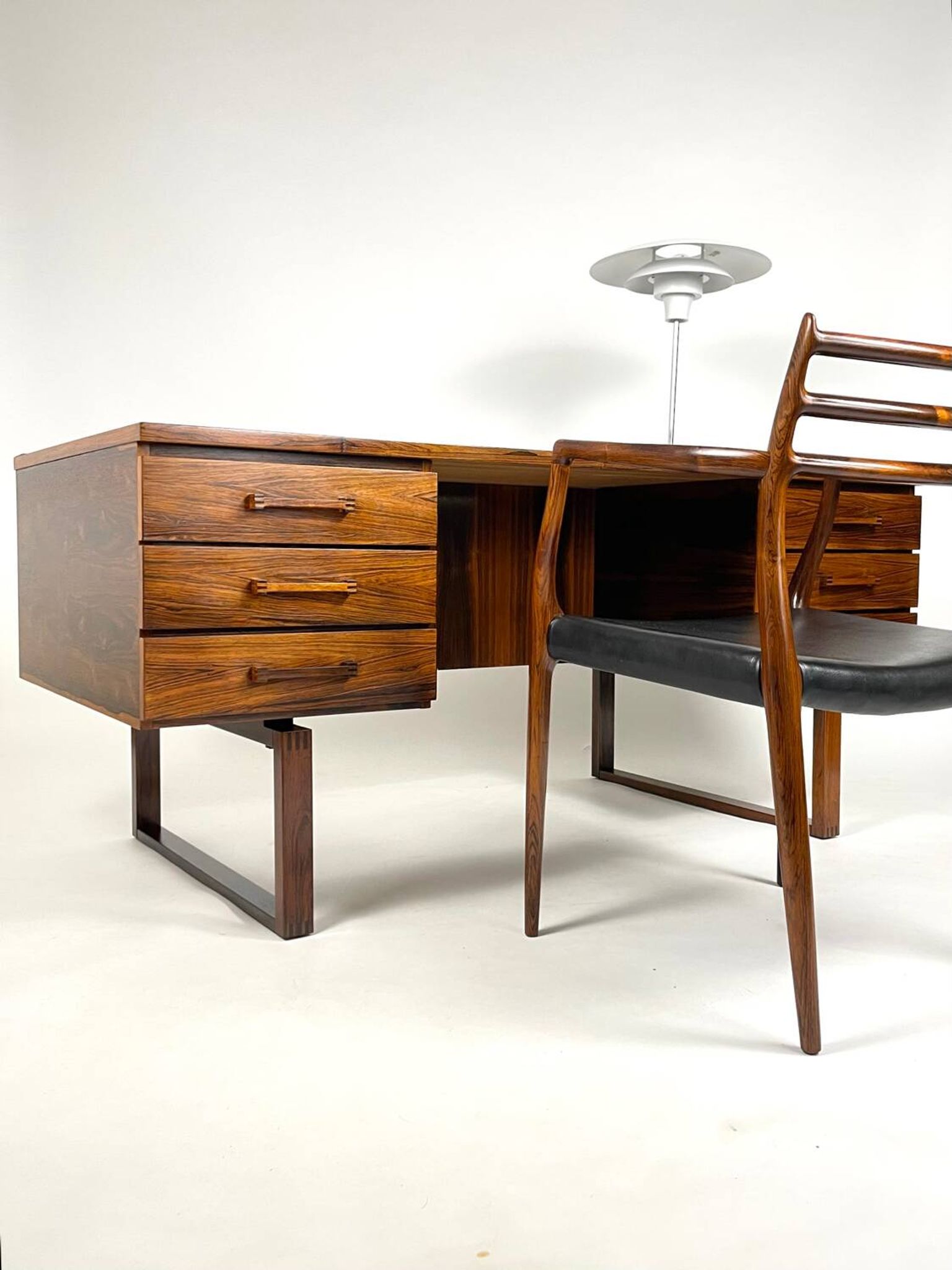 Danish Modern ( Mid-Century ) desk by Torben Valeur for DYRLUND, 1960s