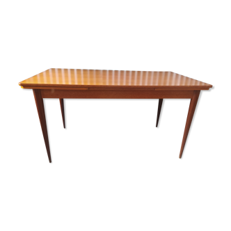 Expandable teak table