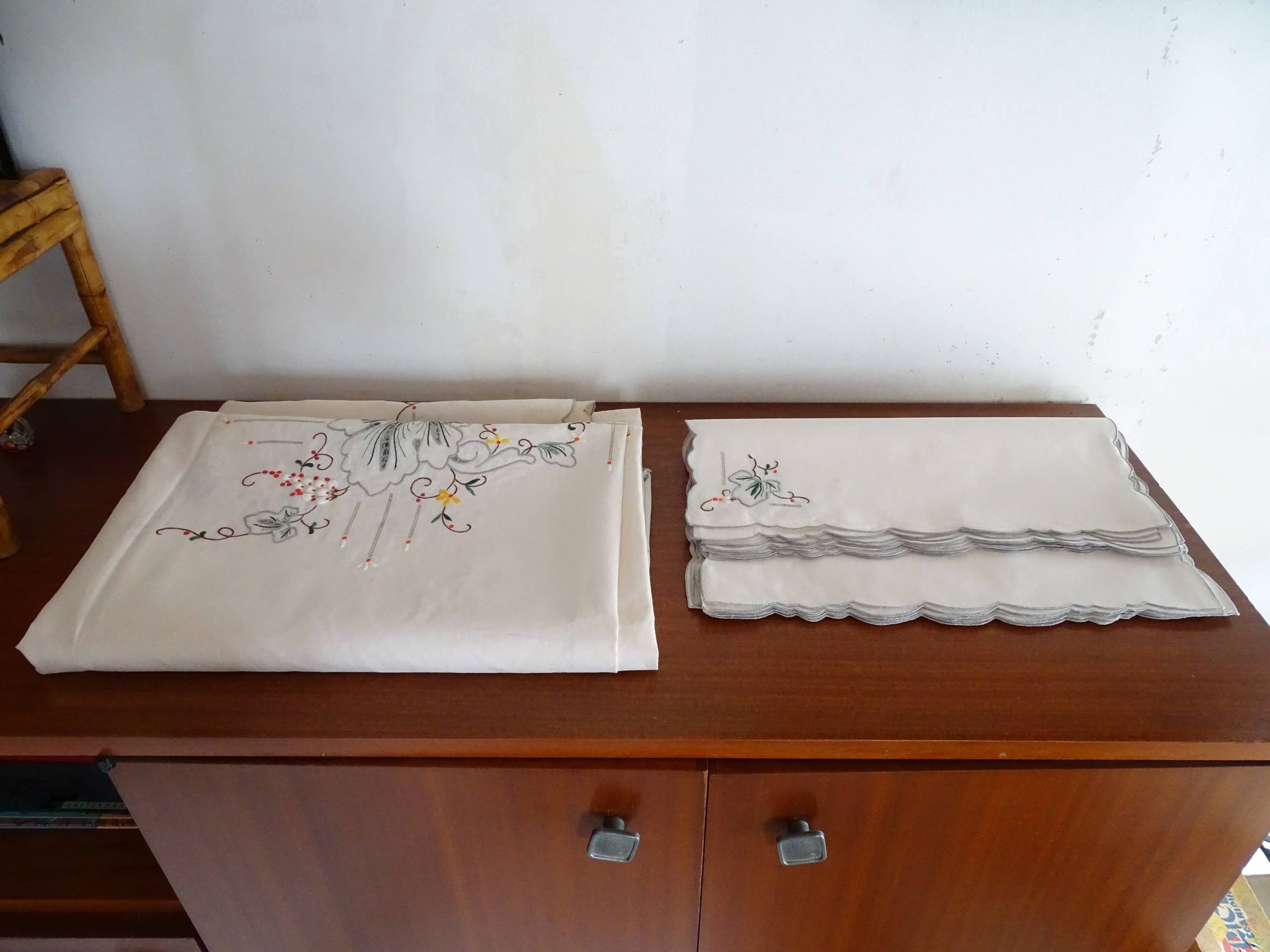 Tablecloth and 12 linen towels embroidery fine colorful flowers 255 x 170 - Old