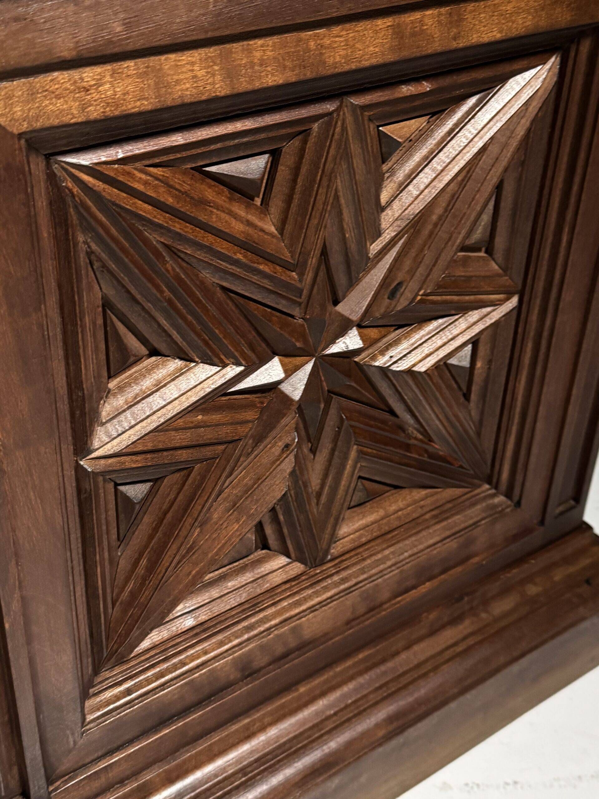 Set of 2 obelisk étagères