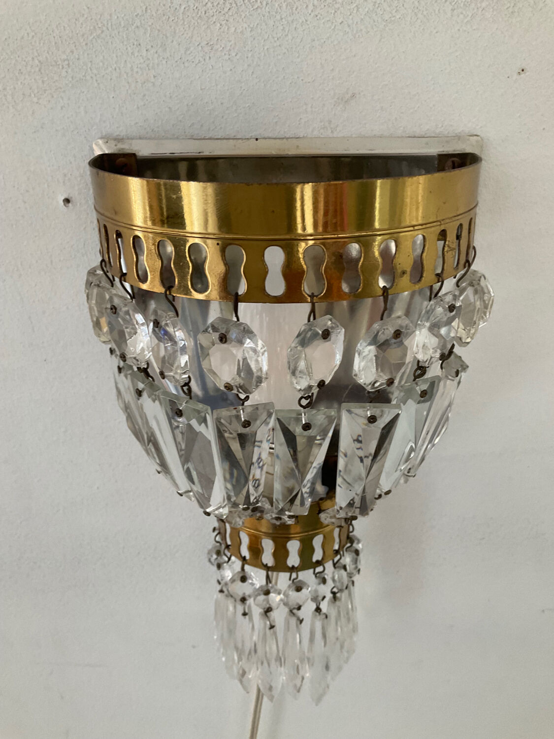 Hot air balloon wall lamp with tassels