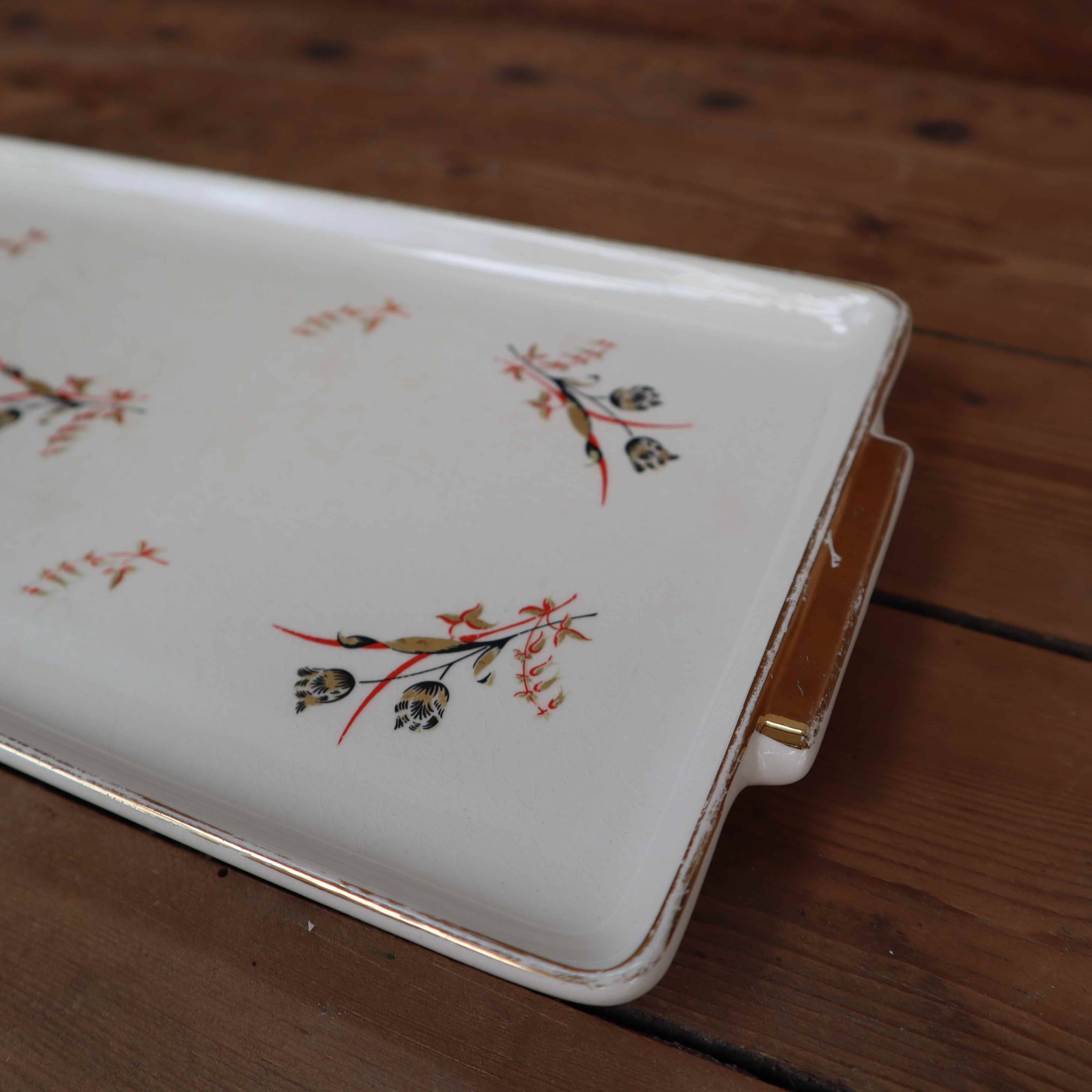 Villeroy and Boch porcelain serving tray with gold rim