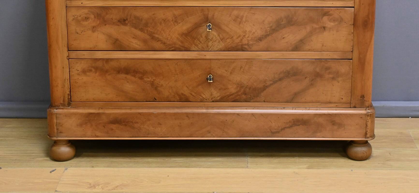 Cherrywood chest of drawers, Restoration period – Early 19th century