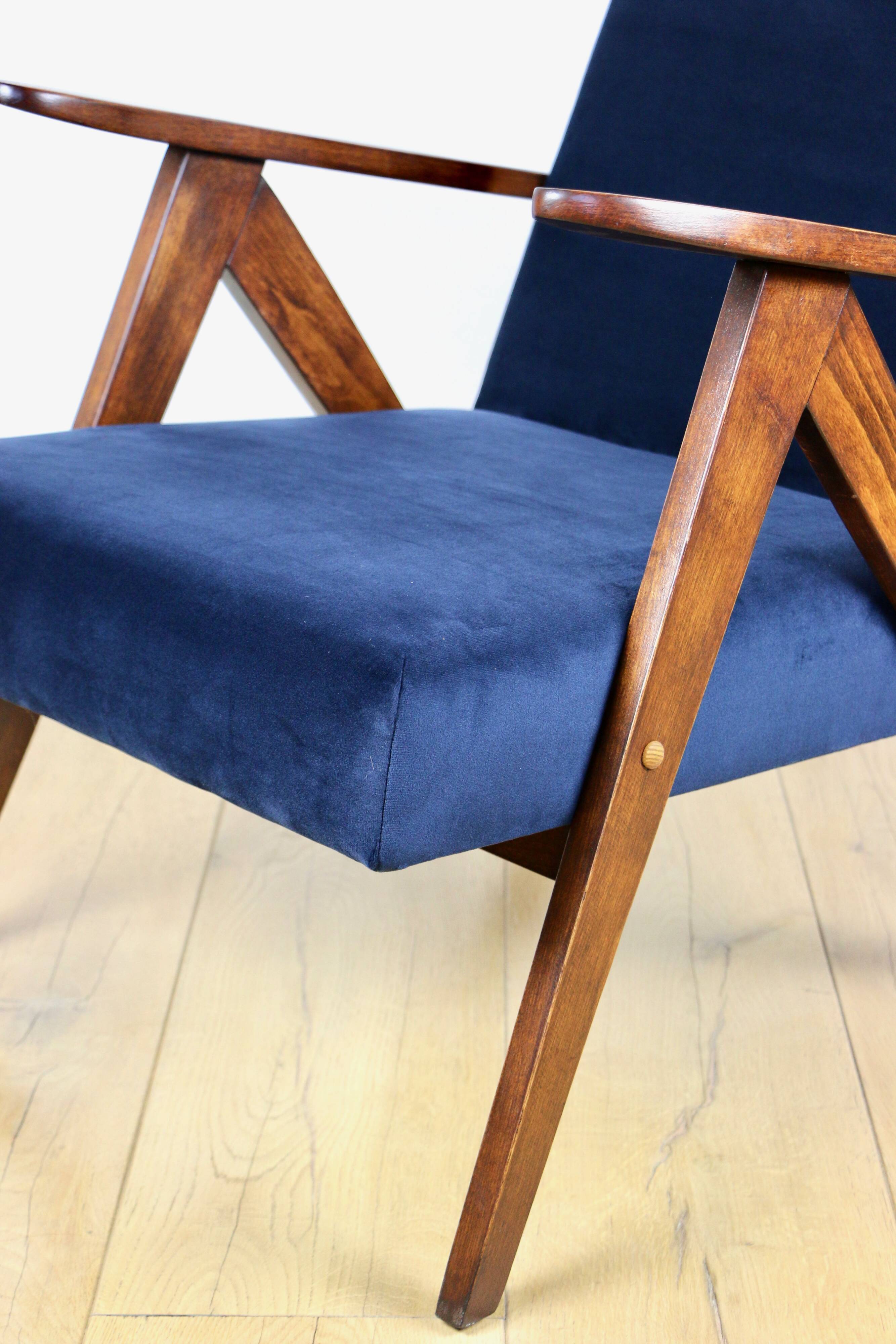 Classic armchair Var B-310 1960s vintage navy blue velvet - dark wood