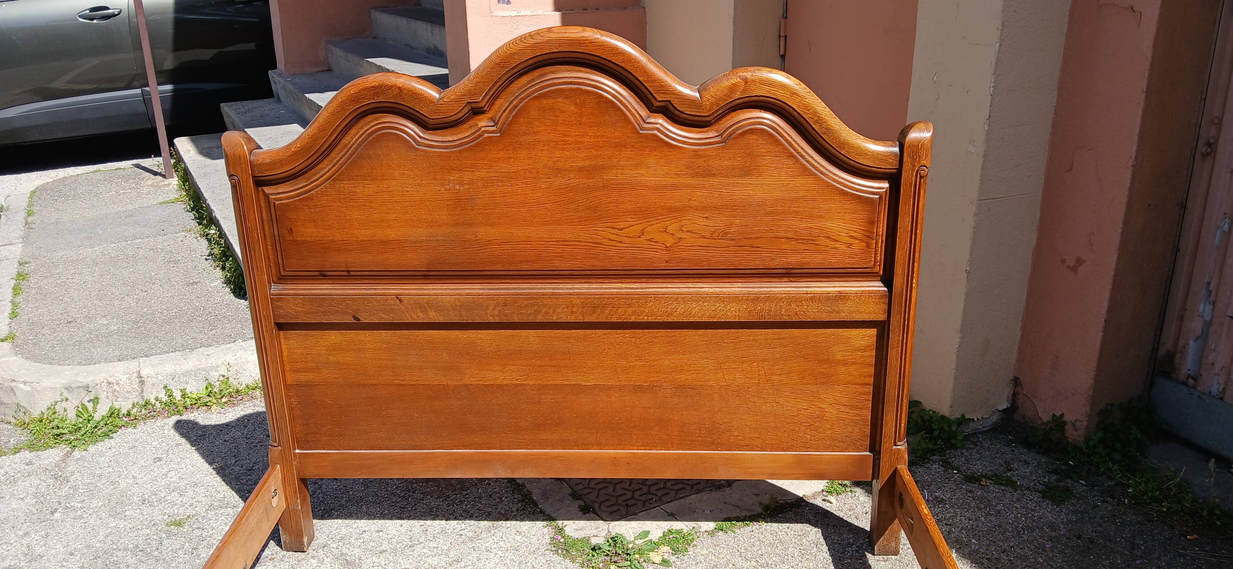 Double bed in solid oak.