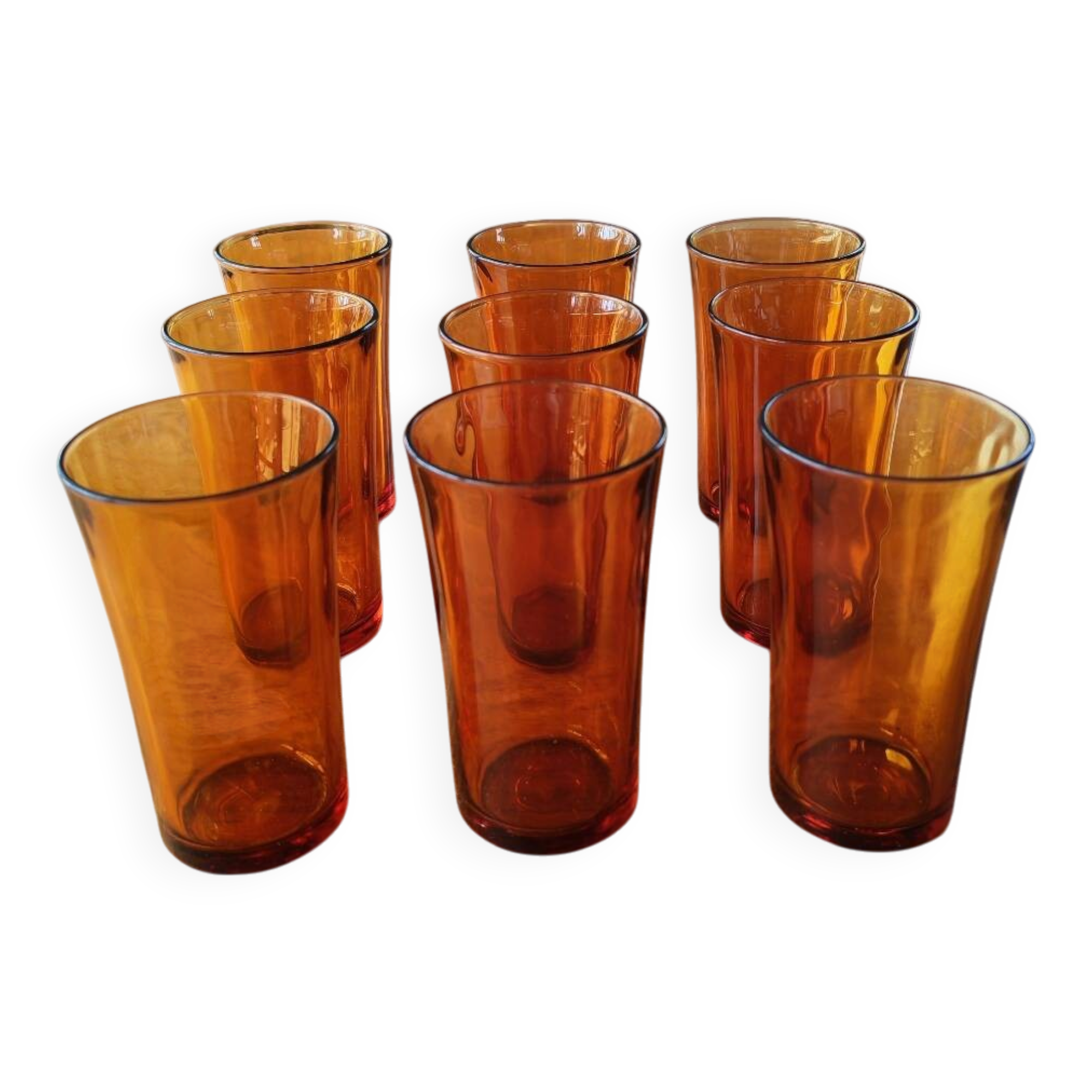 Lot de 9 gobelets hauts vintage en verre ambre