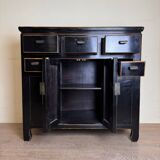 Chinese chest of drawers in black and gold lacquer