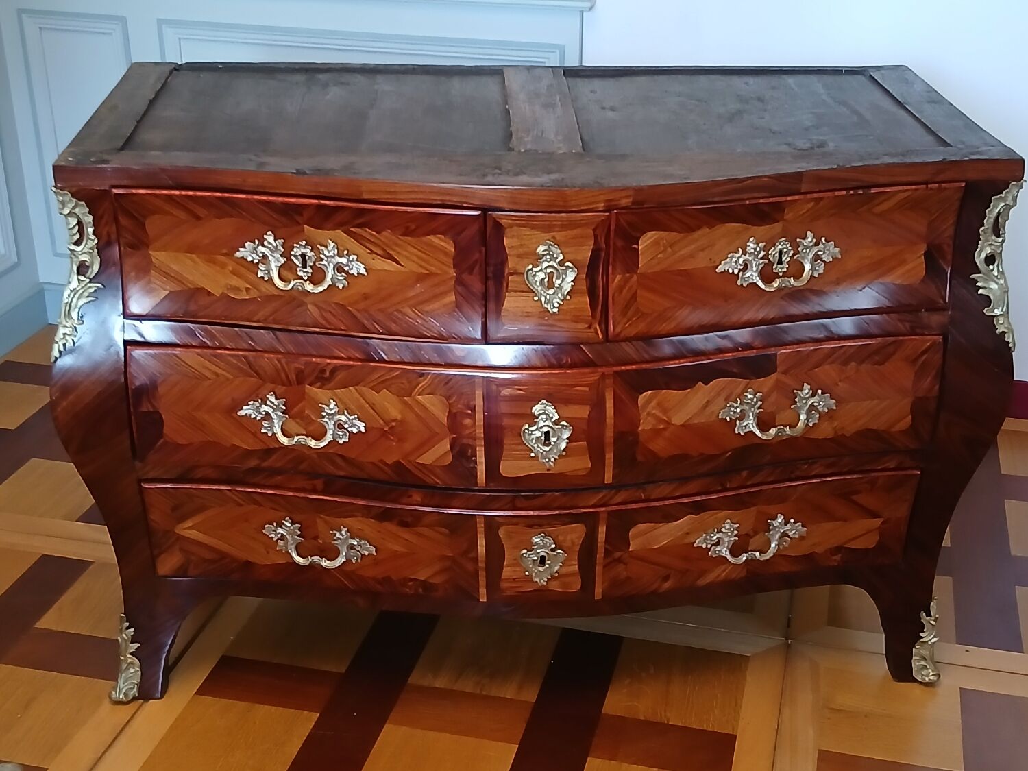 Louis XV Period Commode Stamped Léonard Boudin - Wood Marquetry