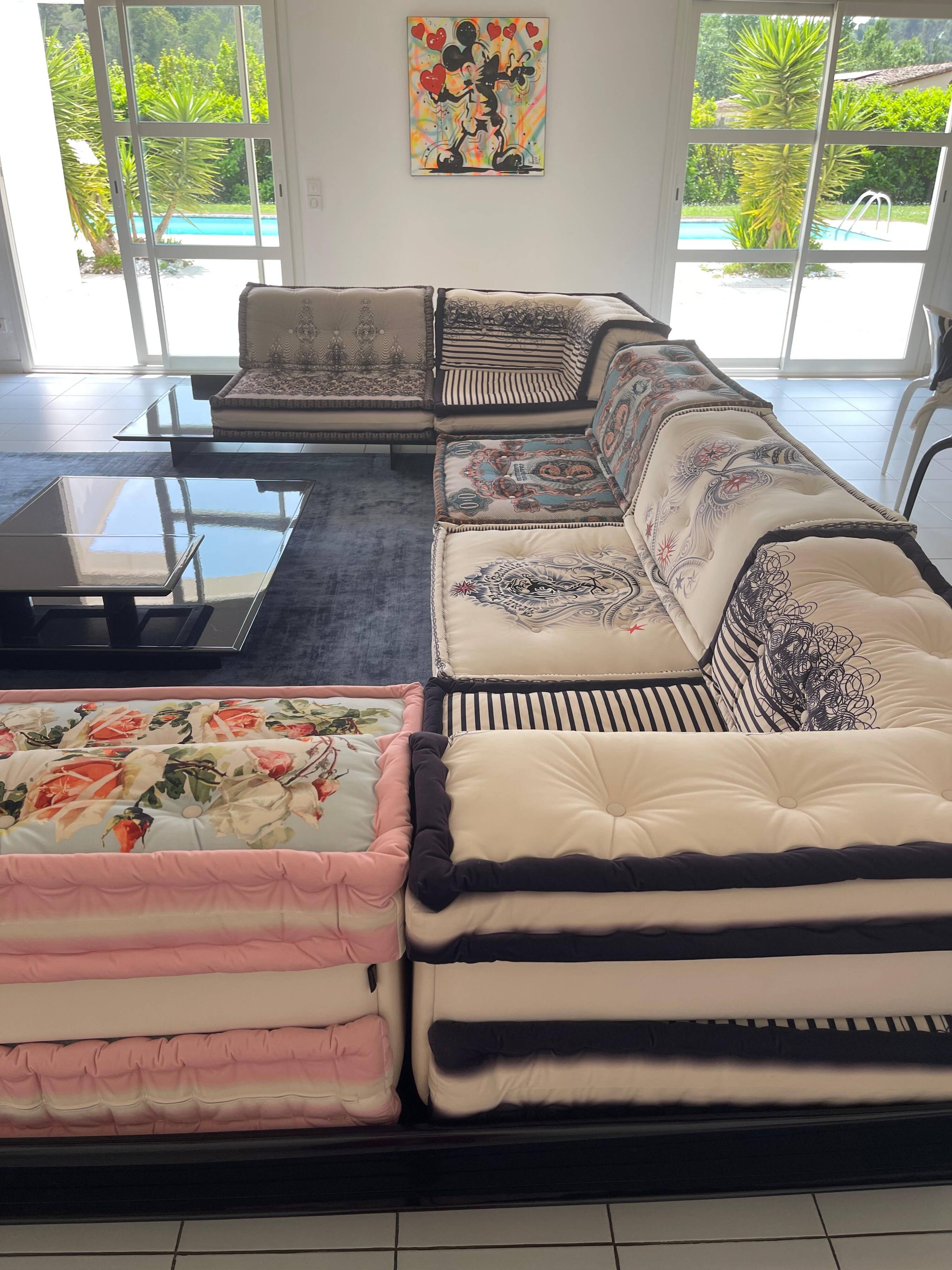 Ensemble Salon Mah Jong édition 'JP Gaultier' Roche Bobois, table + tapis