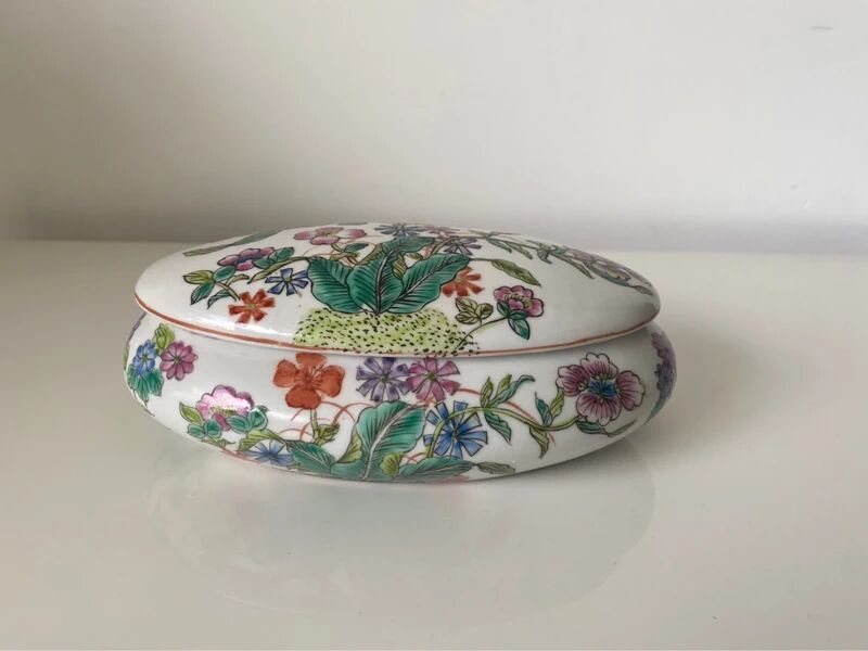 Oval porcelain jewellery box with multicoloured vintage floral decoration - 20th century