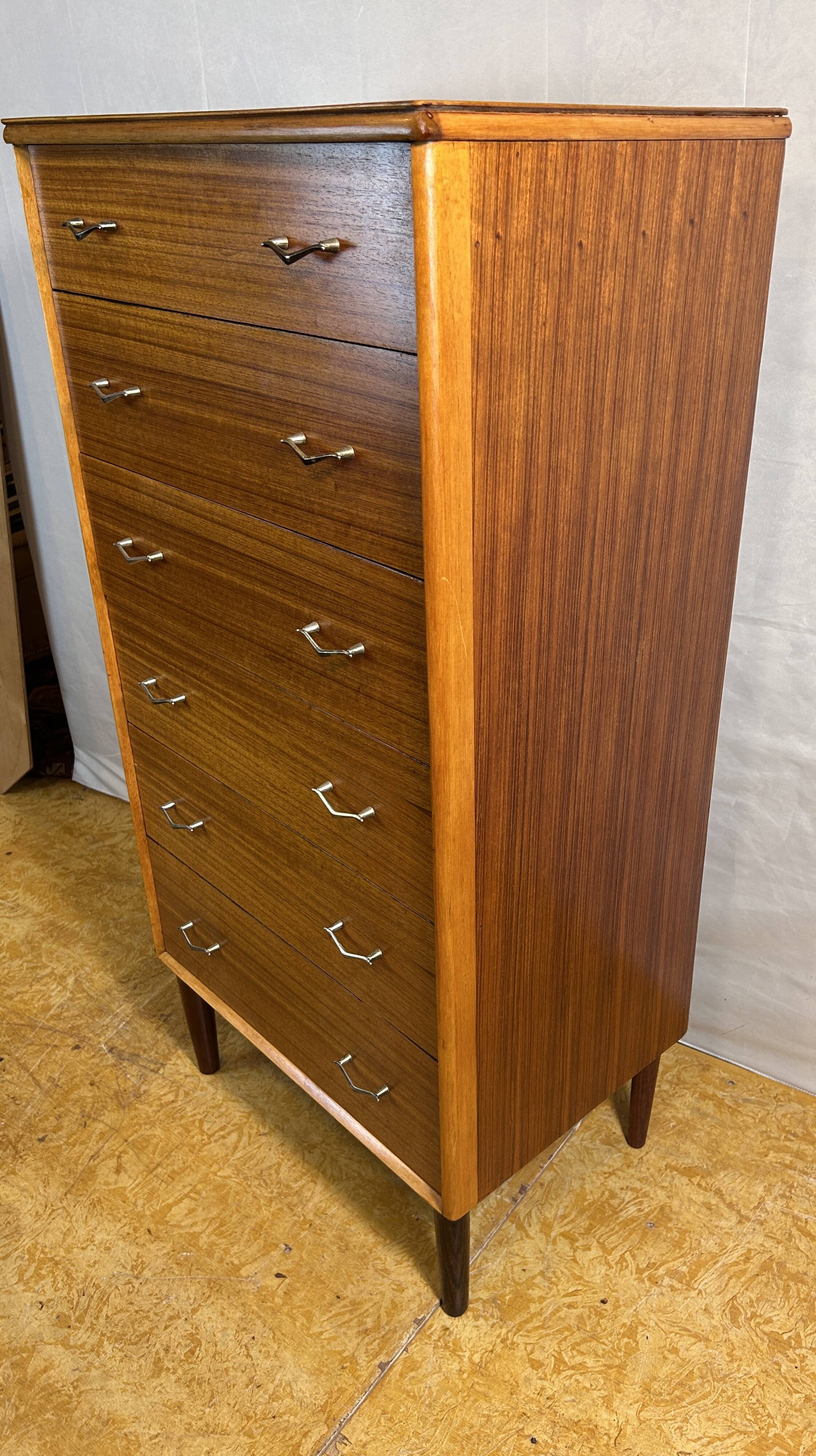 Commode rétro vintage en teck du milieu du siècle par Beeanese – 1960 Élégante