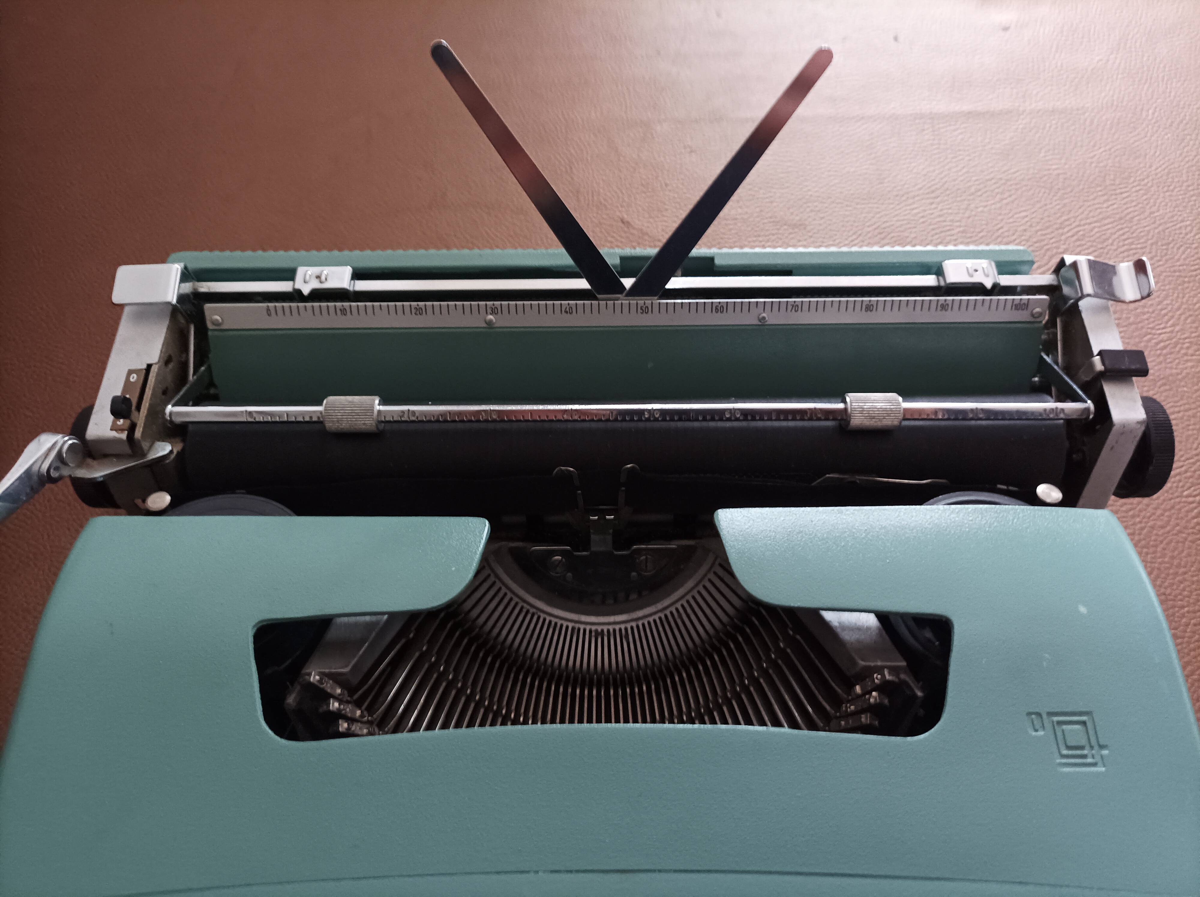 Olivetti Lettera 32 typewriter