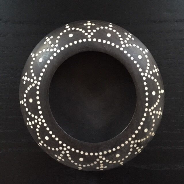 Black wood and mother-of-pearl pocket emptier