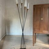 Lampadaire roseaux vintage métal noir et laiton quatre opalines blanches