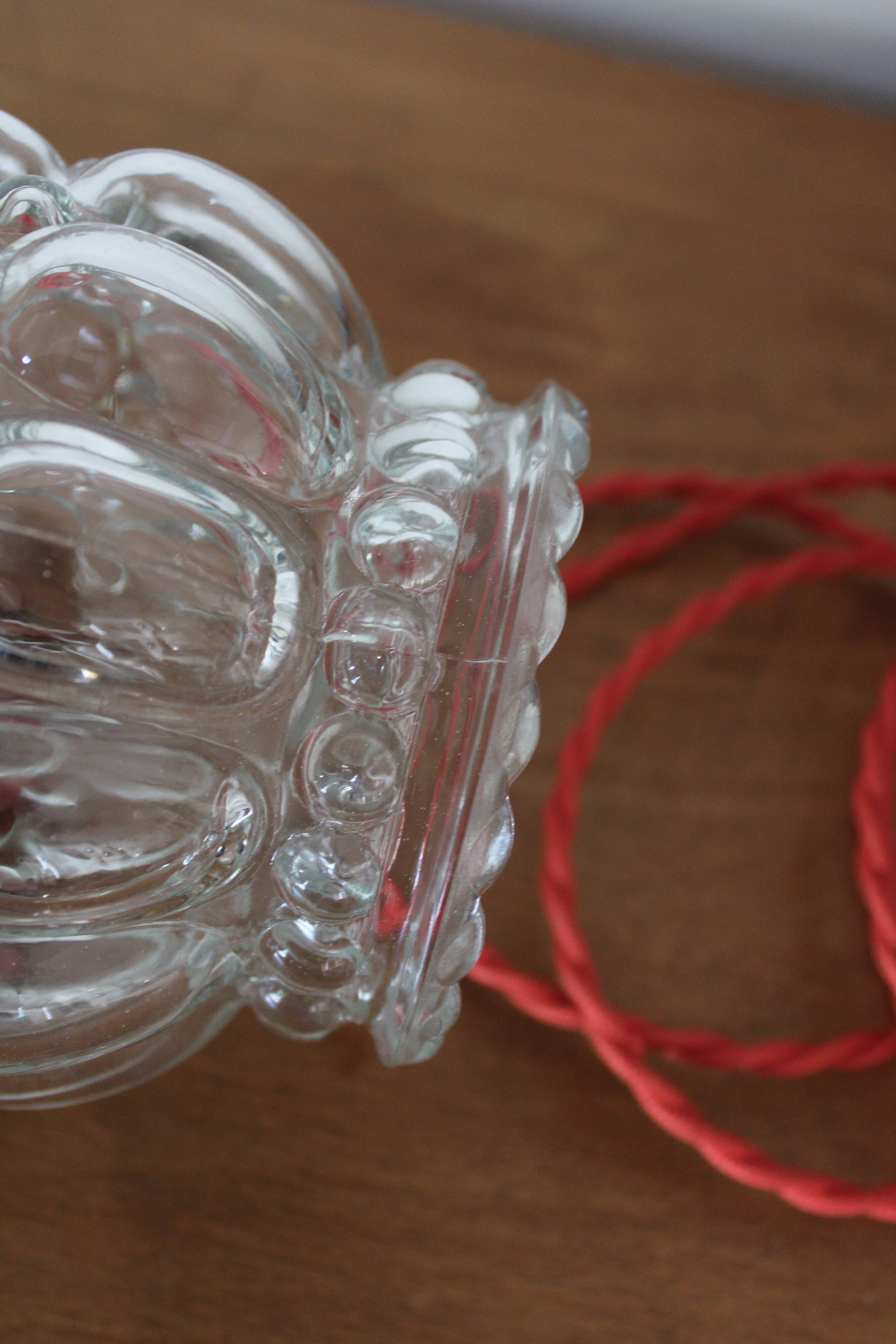 Moulded glass hanging lamp