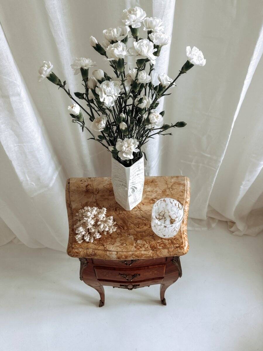 Mid-century French Louis XV style bedside tables with marble tops and floral marquetry, 1940s, set of 2
