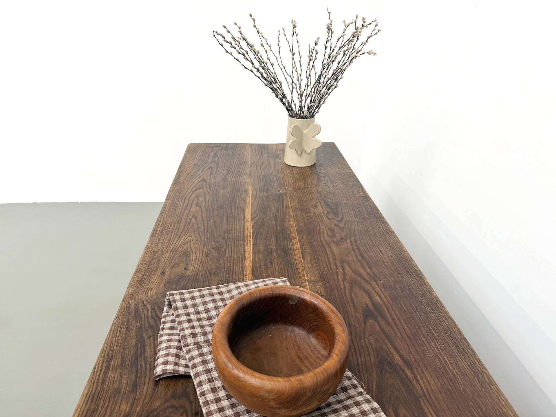 Authentic French farmhouse table from 1890 in solid oak with two drawers.