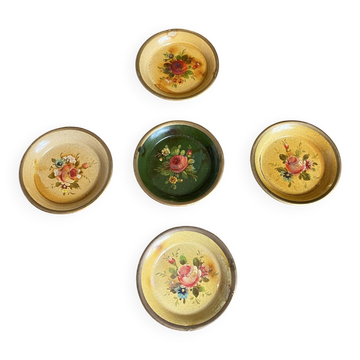 Enamelled metal catch-all tray