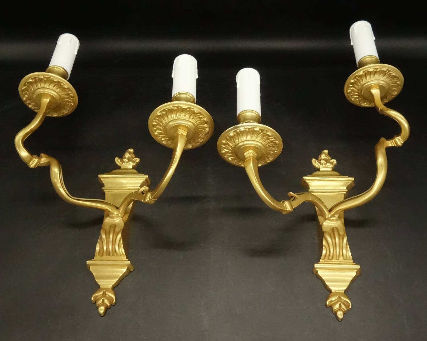 Pair of large Louis XVI style wall lights from the 19th century - gilded bronze