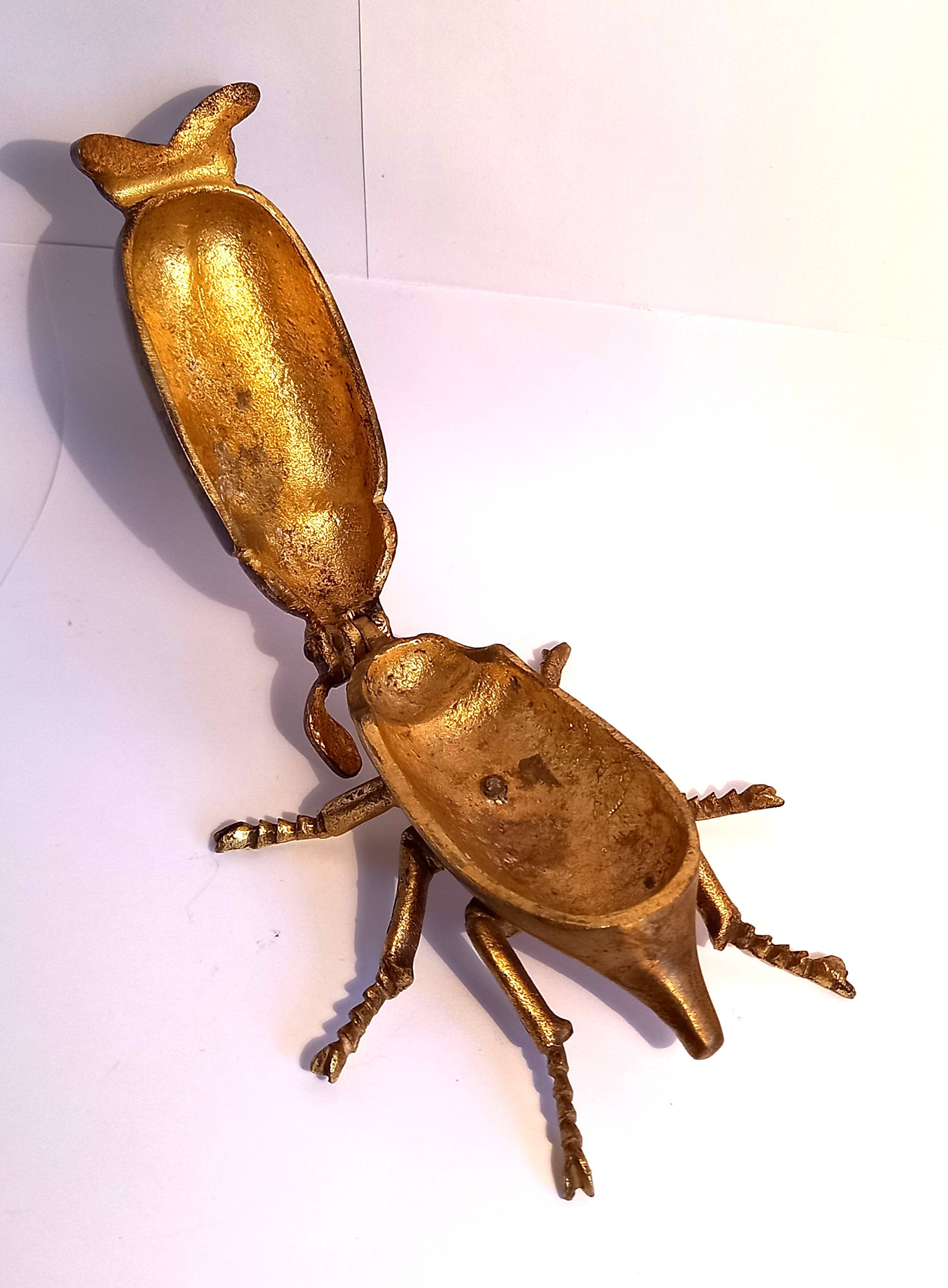 Ashtray with lid in the shape of a beetle in gilt bronze