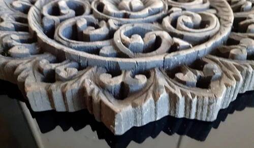 Antique wall panel 30 cm in carved wood / Origin Thailand