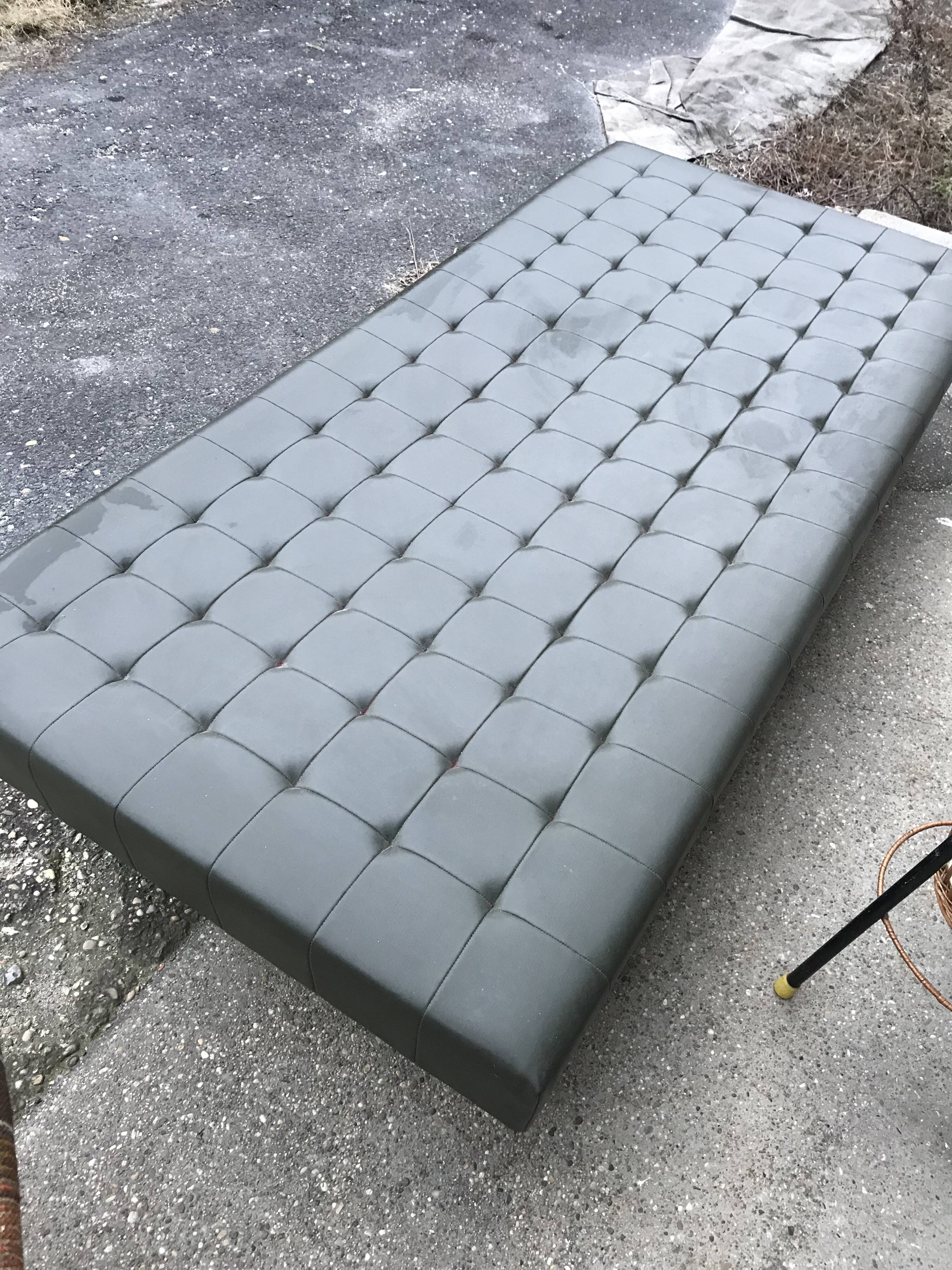 Original vintage green daybed