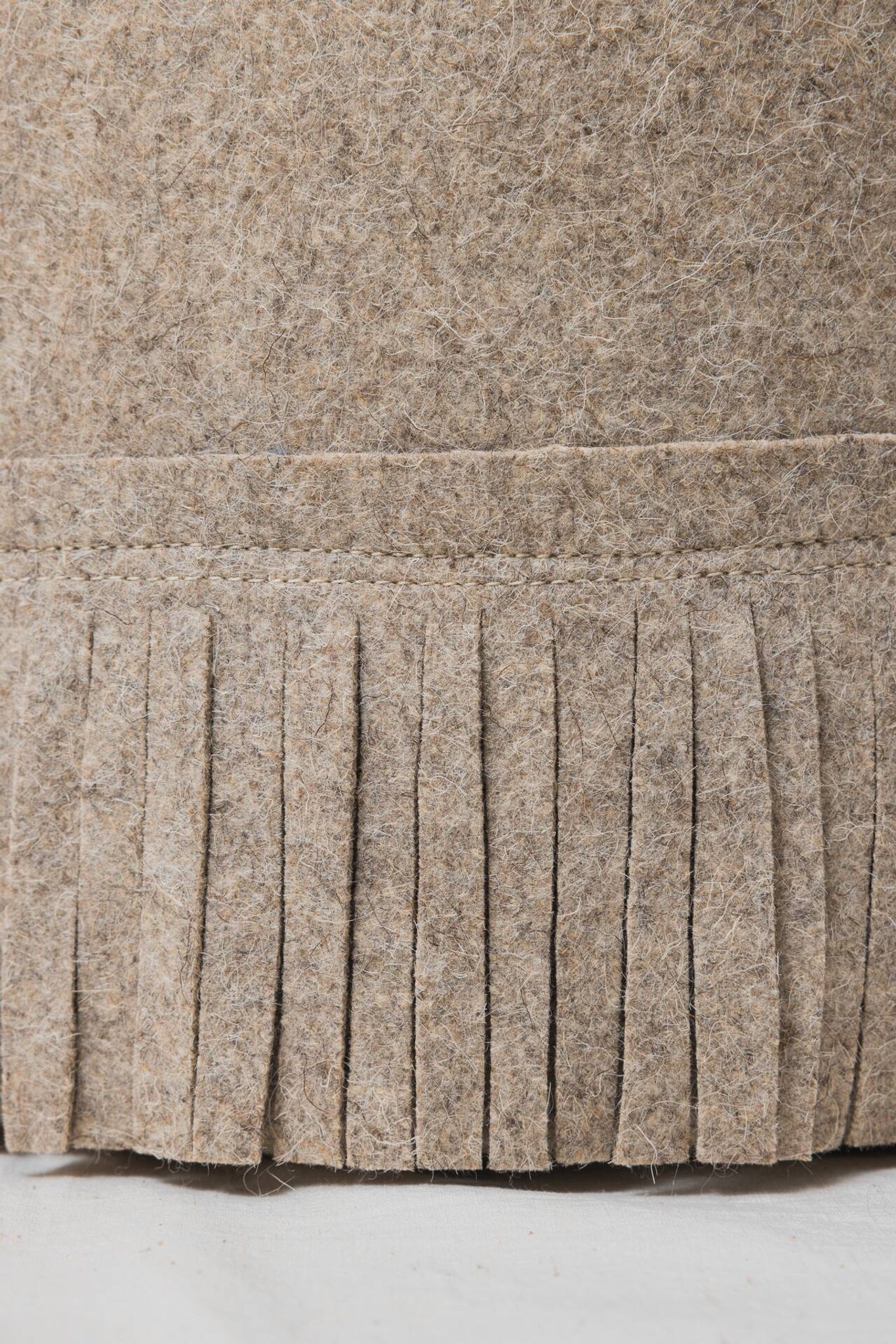 Paire de poufs en laine