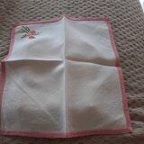 8 Serviettes en lin. Broderie fleurs faite main.